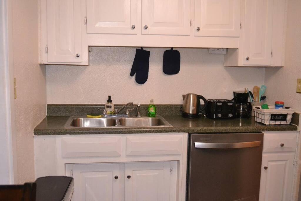Bright And Cozy Lighthouse Cottage In Greenville Sc Εξωτερικό φωτογραφία